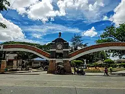 The welcome arch and clock tower at the entrance to the municipal plaza in 2017