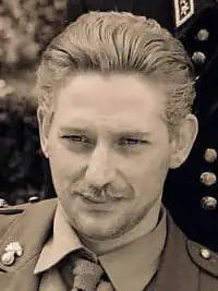 Scott on the set of Soldato ignoto (1995)