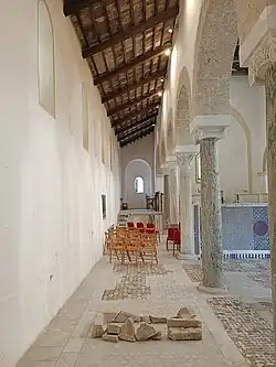 Left side aisle