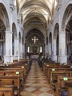 Central aisle