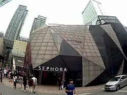 Exterior façade of the mall in 2017 before renovations