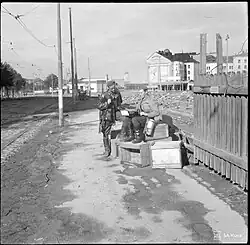 A TK man writing on Rautatienkatu street in Vyborg.