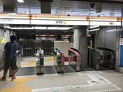 Nishiasakusa District Gate in August 2018