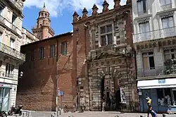 Assézat: street façade.