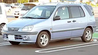 Toyota Raum 1997–2003